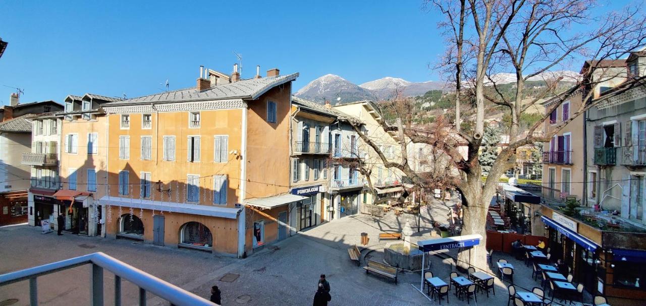 L'Hivernet, Grand Triplex Neuf Au Coeur D'Embrun Acces Facile Bagian luar foto